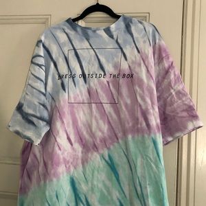 American Eagle “Dress Outside the Box” T-shirt